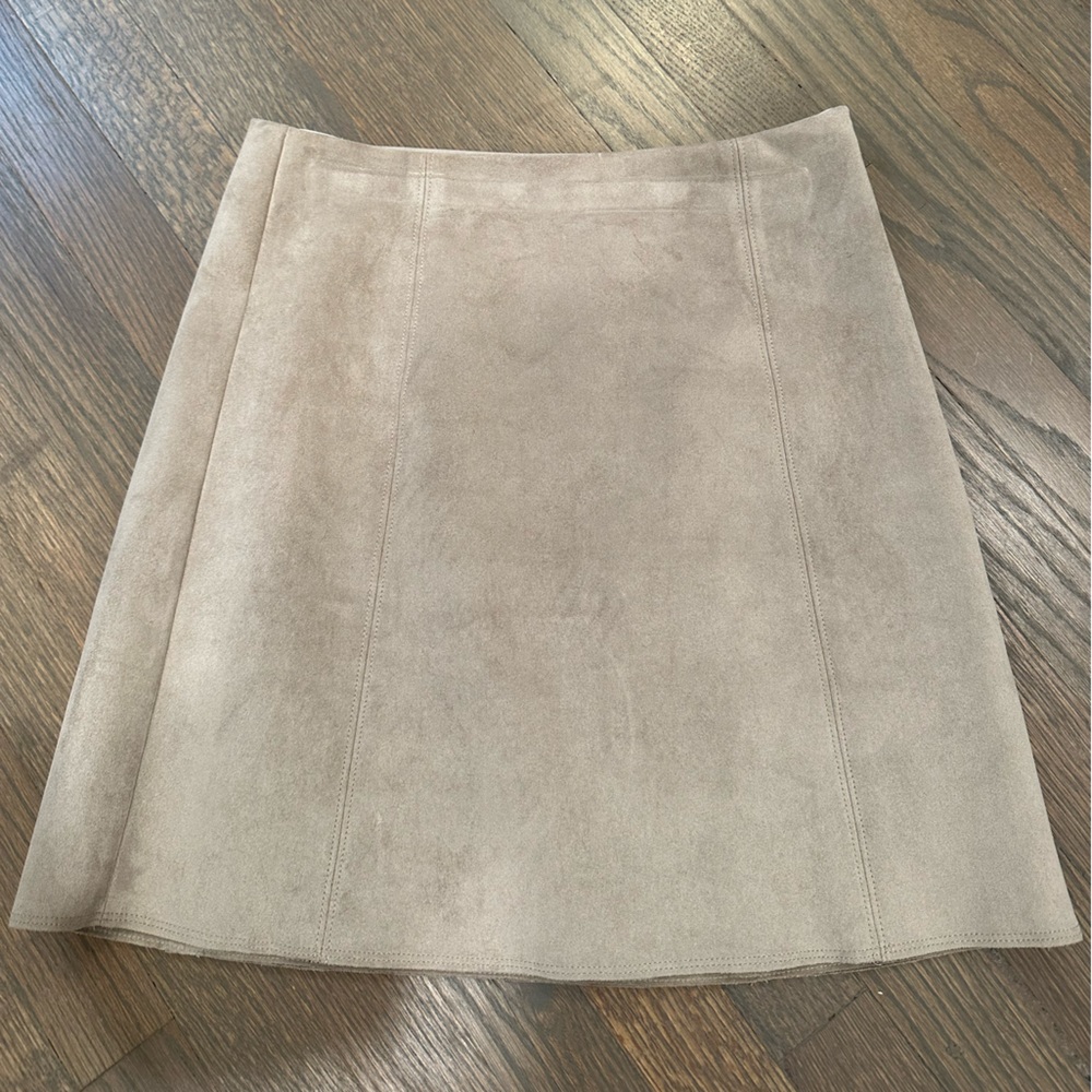 Aritzia suede skirt size 6